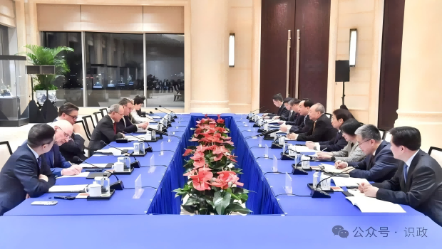Yin Li Meets with Chairman and CEO of Sanofi
