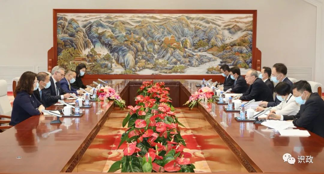 尹力會見荷蘭皇家飛利浦公司全球首席執行官.png