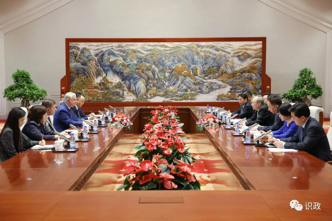 尹力會見美國瓦里安醫療系統公司首席執行官.png