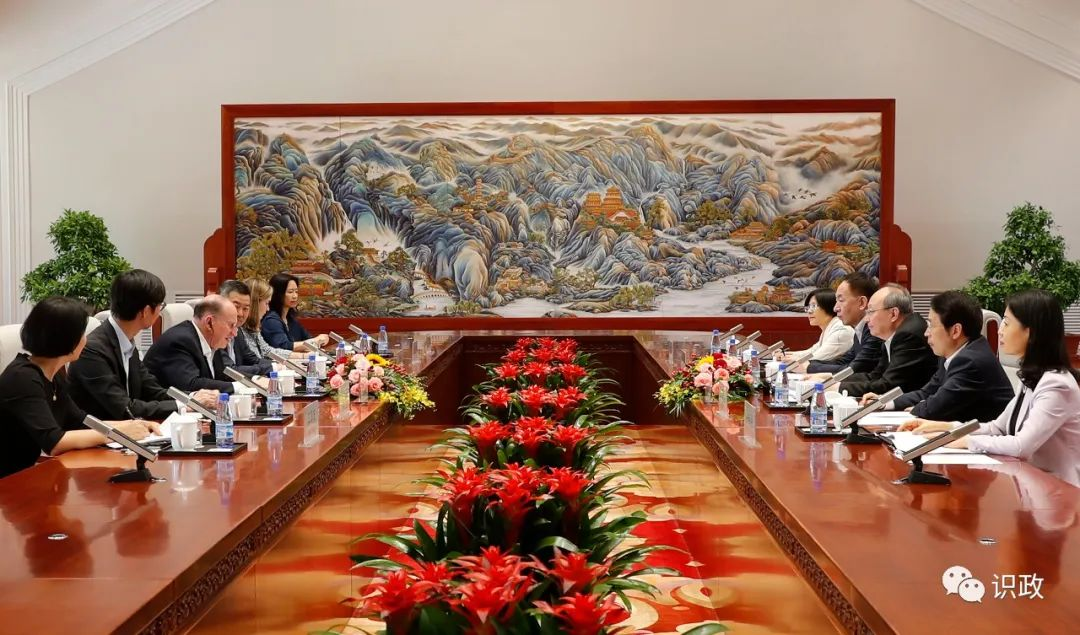 尹力會見英國匯豐集團董事長.png