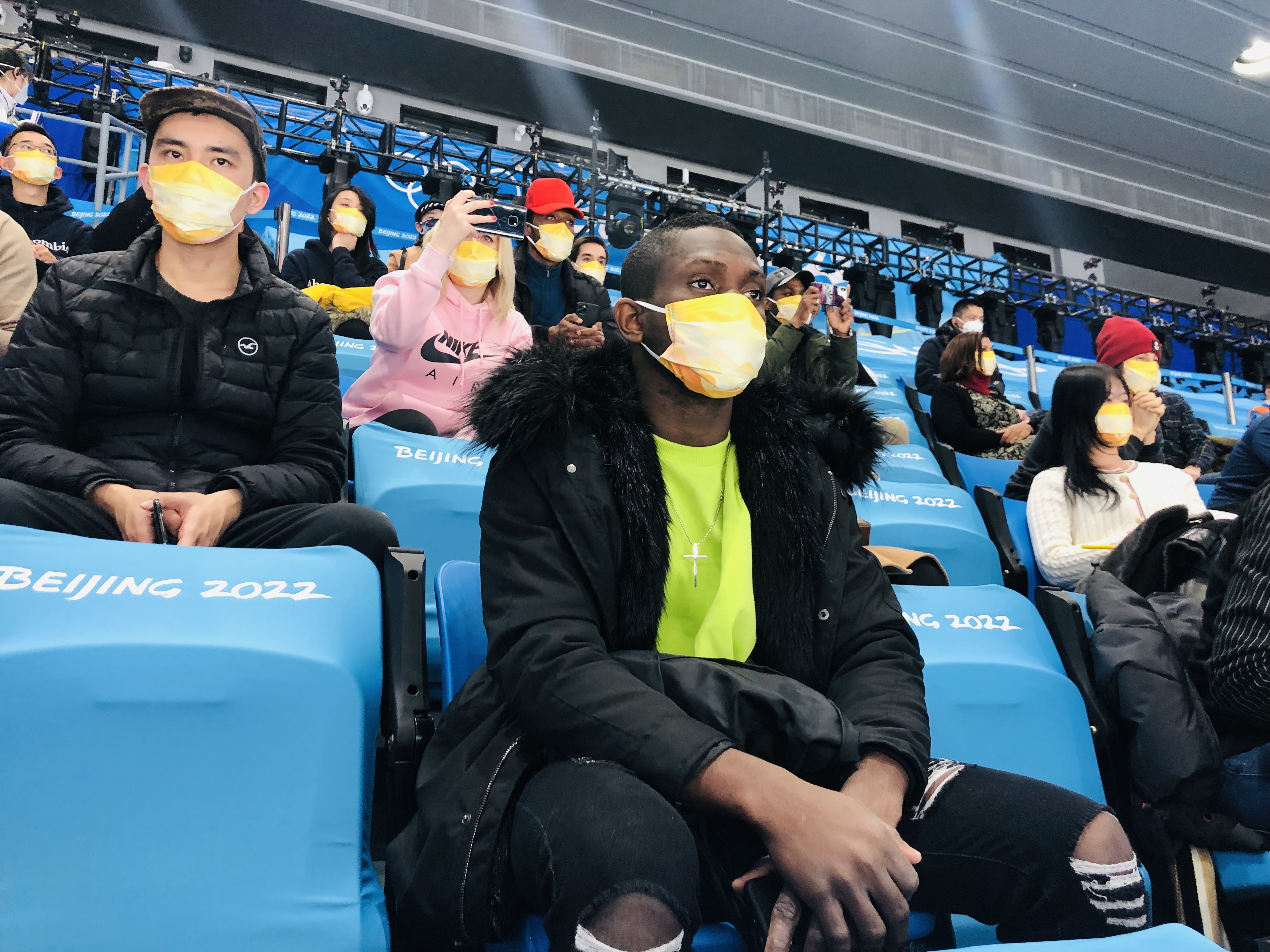 外籍觀眾聚精會神觀看比賽.jpg 外籍觀眾聚精會神觀看比賽.jpg