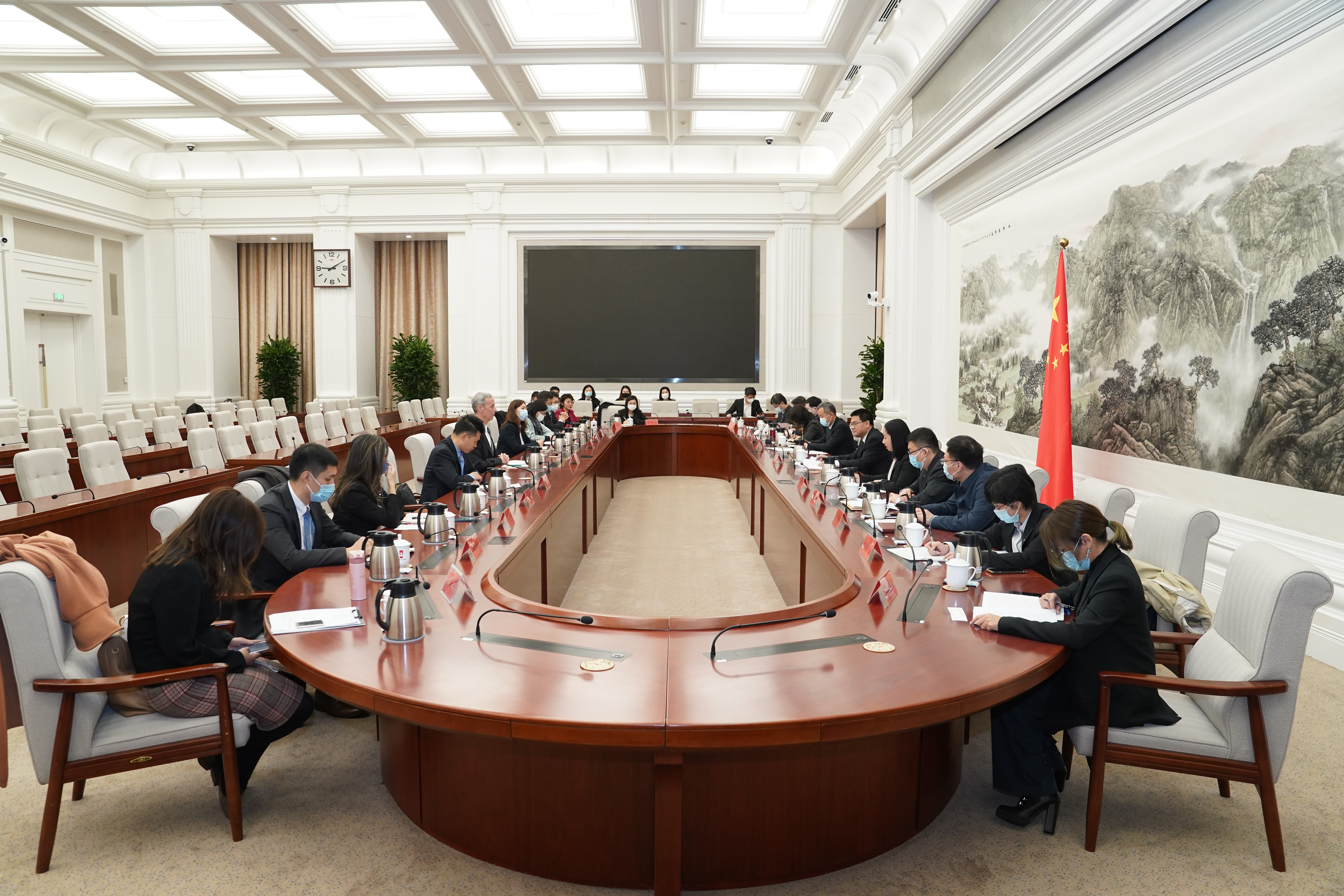 美中貿易委員會企業代表團與北京市相關部門座談交流 .png