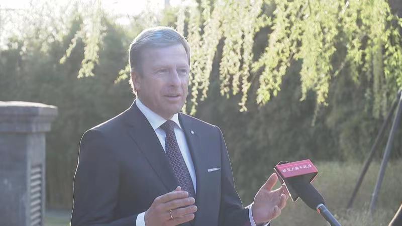 寶馬集團董事長齊普策接受采訪.jpg 寶馬集團董事長齊普策接受采訪.jpg