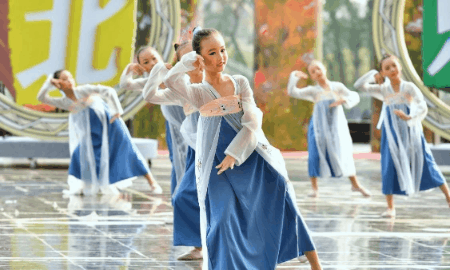 五大洲歡聚北京 五千人舞動世園-演出回顧.gif