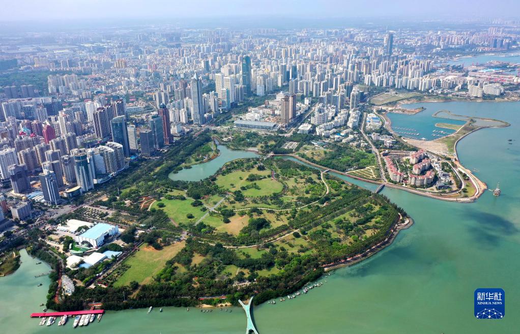 這是海南省?？谑袨I海城市景觀（3月18日攝，無人機照片）。新華社記者 郭程 攝
