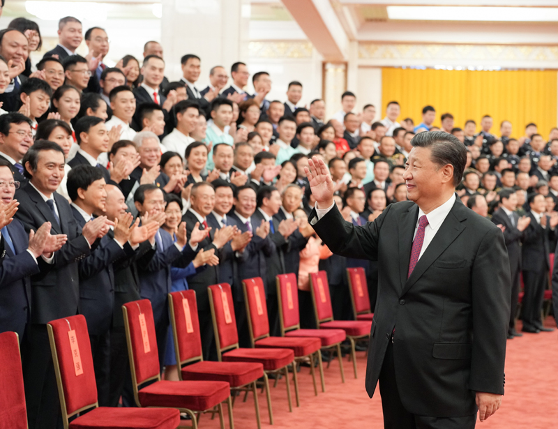 7月13日，黨和國家領導人習近平、李克強、汪洋、王滬寧、趙樂際、韓正等在北京人民大會堂會見中國共產黨成立100周年慶?；顒踊I辦工作有關方面代表。