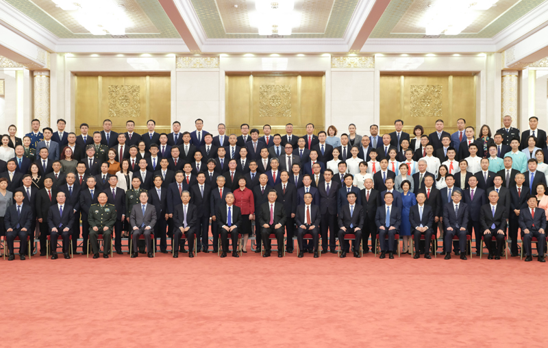 7月13日，黨和國家領導人習近平、李克強、汪洋、王滬寧、趙樂際、韓正等在北京人民大會堂會見中國共產黨成立100周年慶?；顒踊I辦工作有關方面代表。