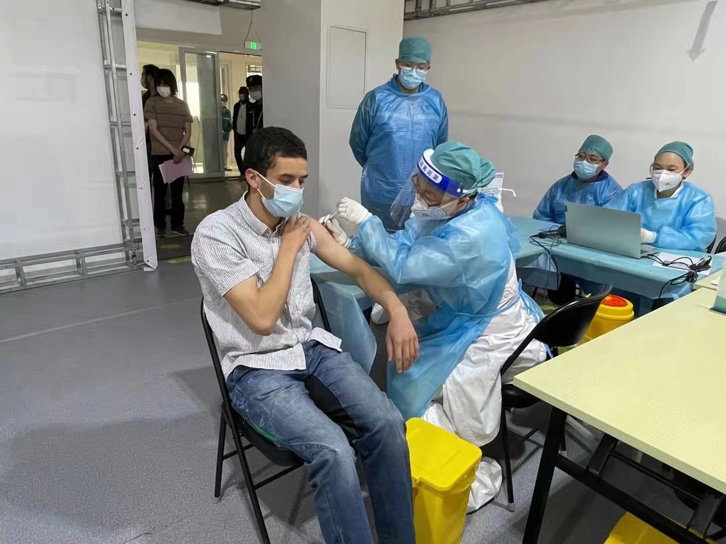 5、構筑首都涉外疫情防線  服務在京外籍人士.jpeg