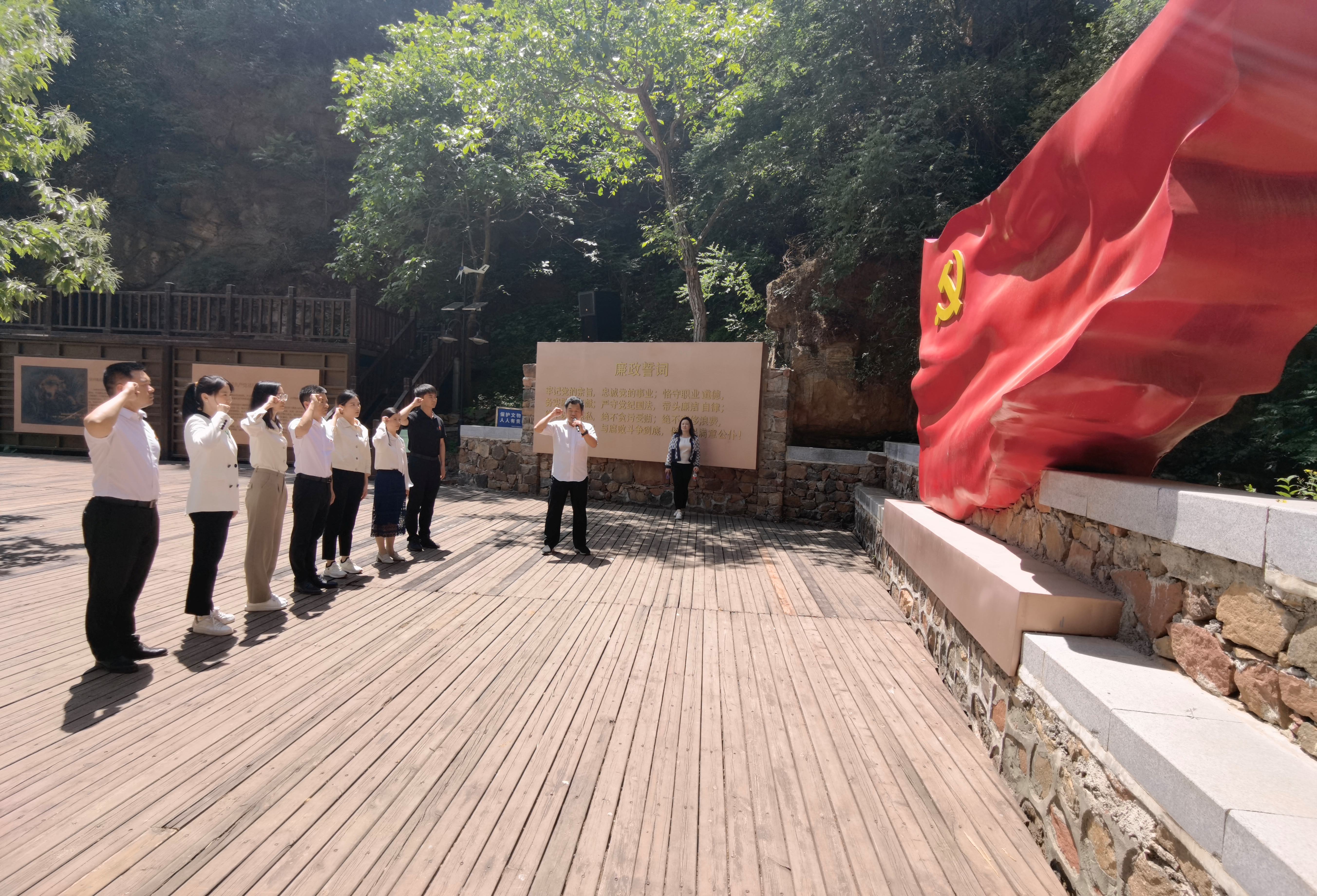 市外辦人事處黨支部組織開展主題黨日活動2.png