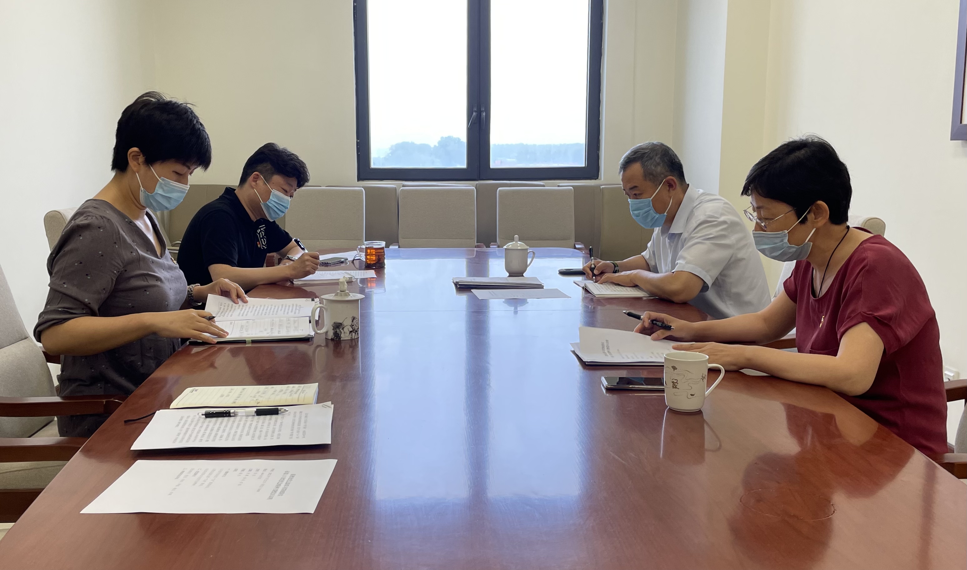 港澳處黨支部開展主題黨日活動.jpg
