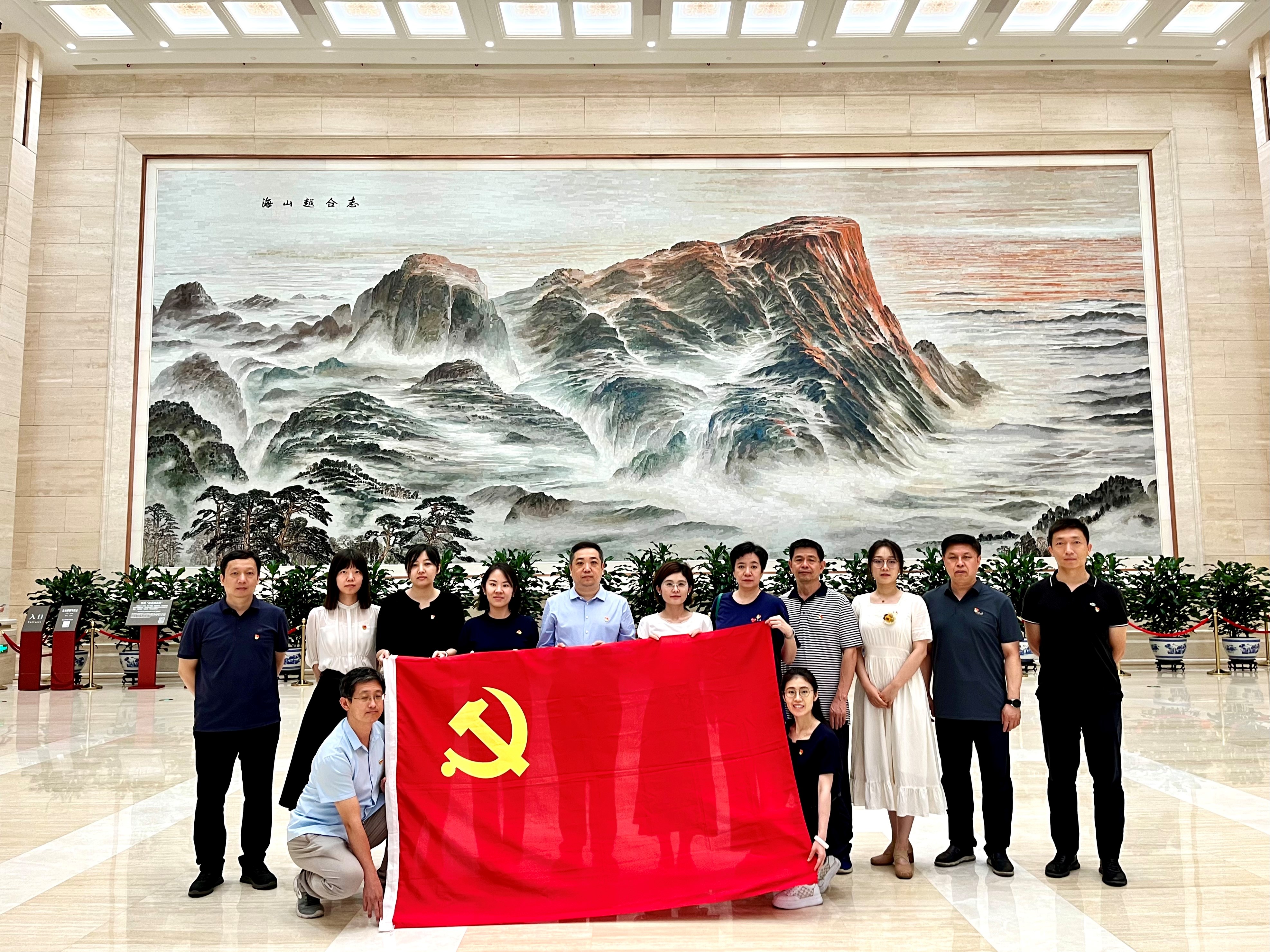 市外辦綜合處黨支部 市委辦公廳保密檔案處黨支部聯合開展主題黨日活動.jpg